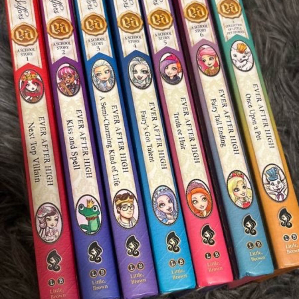📚 Ever After High, A School Story, set of 7 books